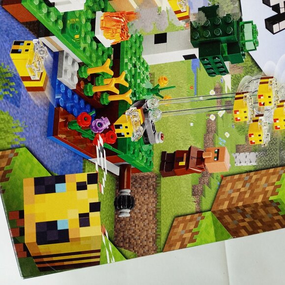 LEGO 21165 Minecraft The Bee Farm Set - NEW & Factory SEALED Box! - Picture 4 of 8